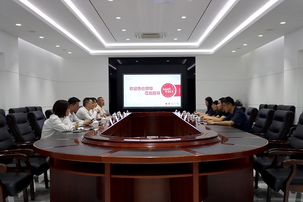 興業銀行天津分行行長王文雷一行深入金橋集團走訪交流